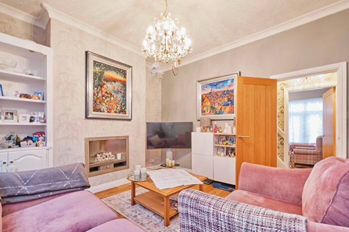 2 Bedroom End Of Terrace House For Sale In Titford Road, Oldbury, B69