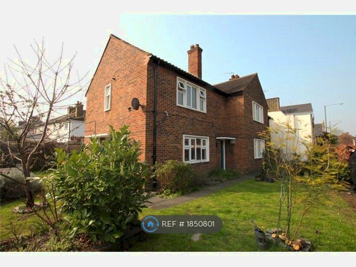 1 Bedroom Flat To Rent In Lower Richmond Road, Mortlake, SW14