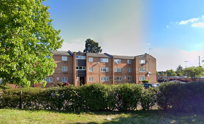 2 Bedroom Flat To Rent In Aldergrove Gardens, Hounslow, TW3