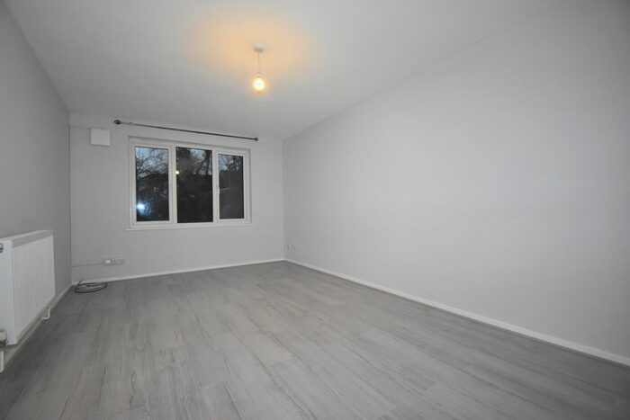 2 Bedroom Flat To Rent In Burford Road, London, SE6