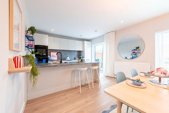 4 Bedroom Detached House For Sale In Blackburn Road, Edenfield, BL0