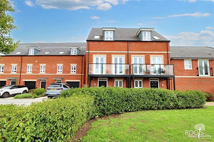 3 Bedroom End Of Terrace House For Sale In Forest Glade, Newbury, Berkshire, RG14