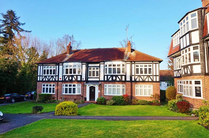 2 Bedroom Apartment To Rent In Upper Park, Loughton, IG10