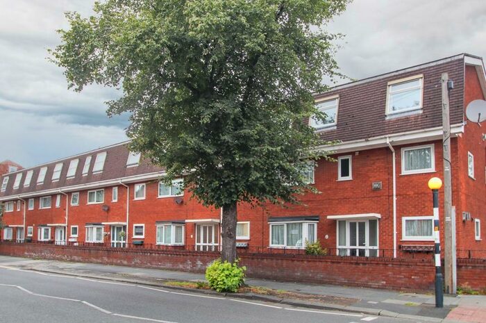 2 Bedroom Apartment To Rent In Wycliffe Court, Urmston, Manchester, M41