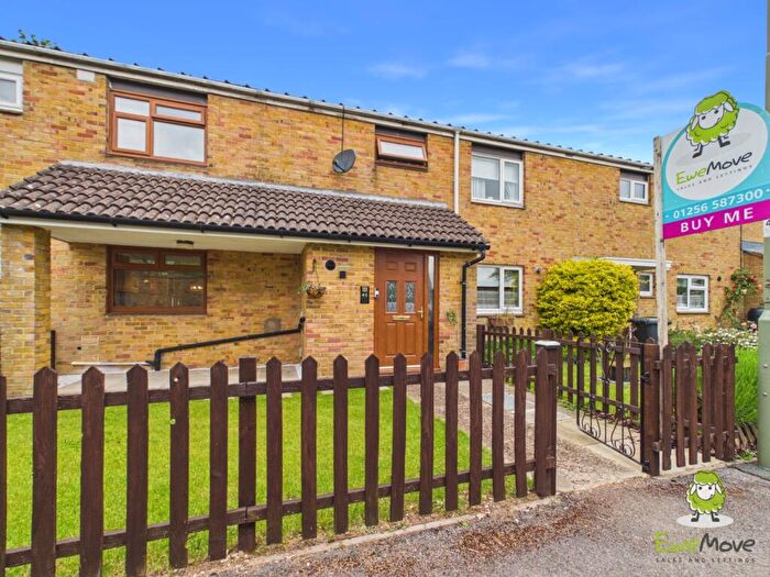 3 Bedroom House For Sale In Sibelius Close, Basingstoke, Hampshire, RG22
