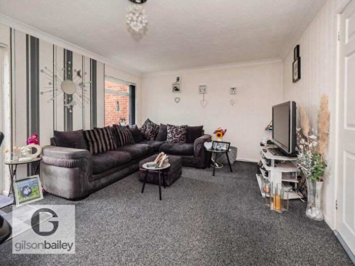 3 Bedroom Semi-Detached House For Sale In Post Office Road, Lingwood, NR13