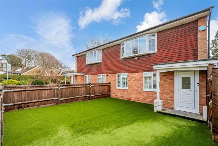2 Bedroom Maisonette For Sale In Court Road, Banstead, SM7
