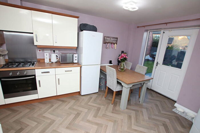 3 Bedroom Semi-Detached House For Sale In Windmill Close, Barnsley, S70