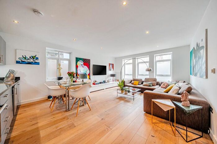 2 Bedroom Flat For Sale In London Road, Kingston Upon Thames, KT2