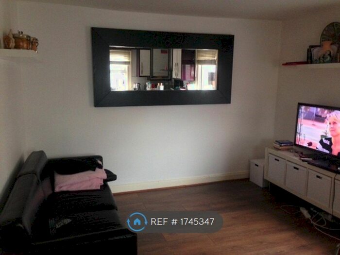 2 Bedroom Flat To Rent In Goodhallstreet, London, NW10