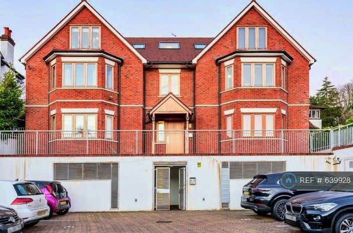 2 Bedroom Flat To Rent In Plough Lane, Purley, CR8