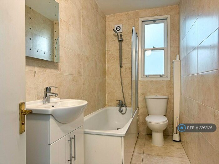 3 Bedroom Flat To Rent In Hornsey Lane Gardens, London, N6