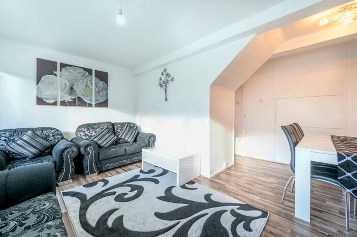 3 Bedroom Maisonette To Rent In .Plaistow, Plaistow, London, E15