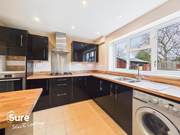 3 Bedroom End Of Terrace House To Rent In Brickmakers Lane, Hemel Hempstead, Hertfordshire, HP3