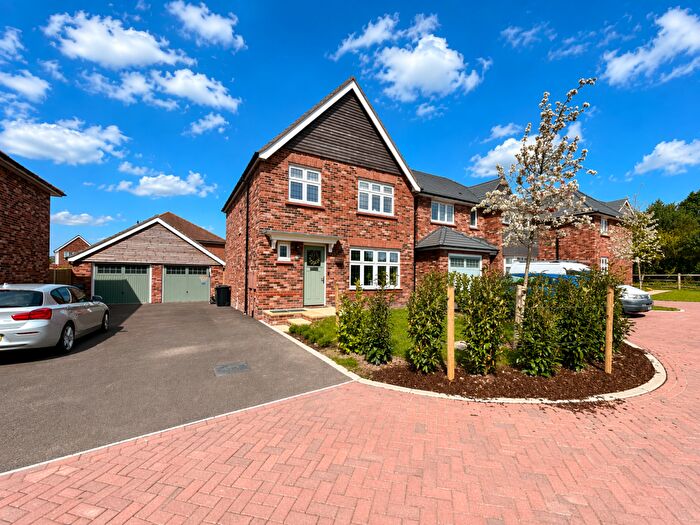 3 Bedroom Detached House For Sale In Border Close, Shaftesbury, SP7