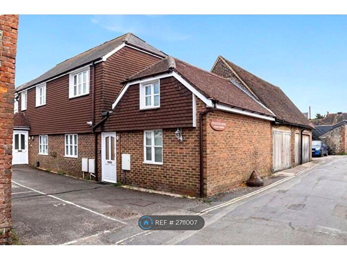 2 Bedroom Flat To Rent In Charlton Street, Steyning, BN44