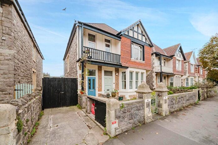 3 Bedroom Flat For Sale In Quantock Road, South Ward, BS23