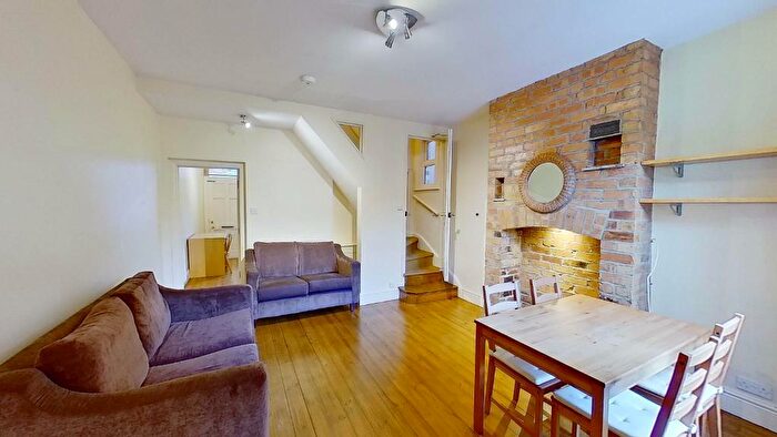 4 Bedroom Semi-Detached House To Rent In City Road, Dunkirk, Nottingham, NG7