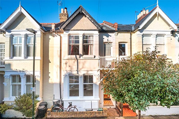 1 Bedroom Flat For Sale In Seymour Gardens, Twickenham, TW1