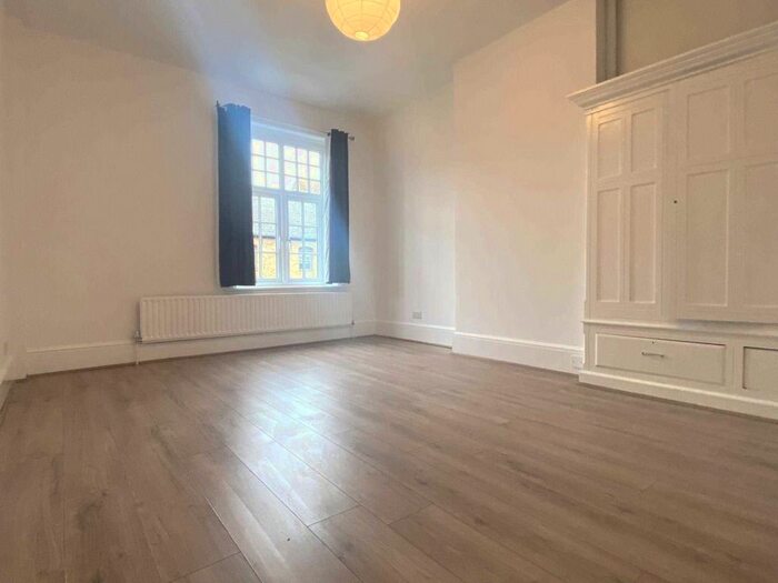 1 Bedroom Flat To Rent In High Street, St Neots, PE19
