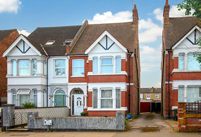 6 Bedroom Semi Detached House For Sale In Long Lane, Finchley, N3