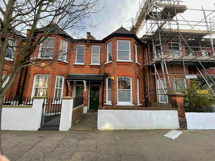 3 Bedroom Flat For Sale In Oxford Gardens, London W10