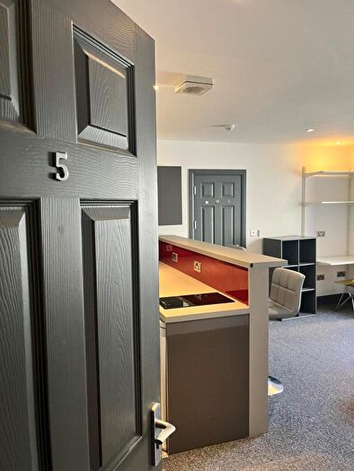 1 Bedroom Flat To Rent In Flat - Eaton Crescent, SA1