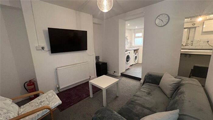 4 Bedroom Terraced House To Rent In Caellepa, Bangor, Gwynedd, LL57