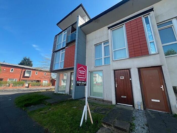 1 Bedroom Town House For Sale In Bell Crescent, Manchester, Greater Manchester, M11