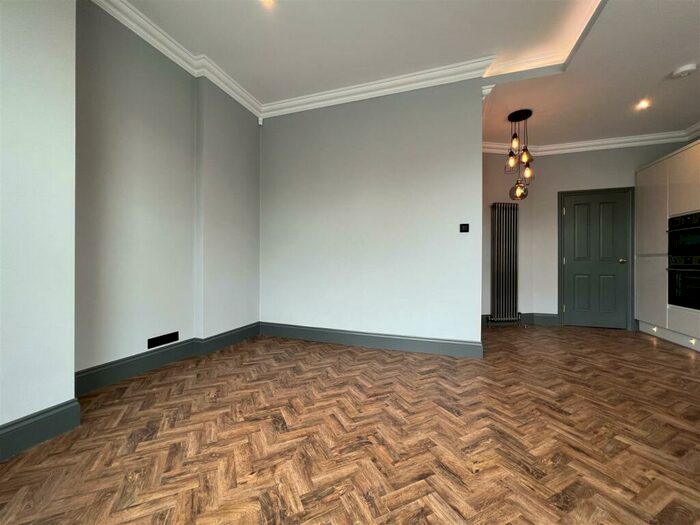 2 Bedroom Flat To Rent In Clyde Road, , West Didsbury, Manchester, M20