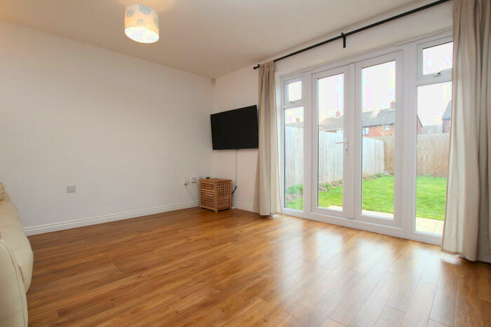 3 Bedroom House To Rent In Horwood Drive, Wilford, Nottingham, NG11
