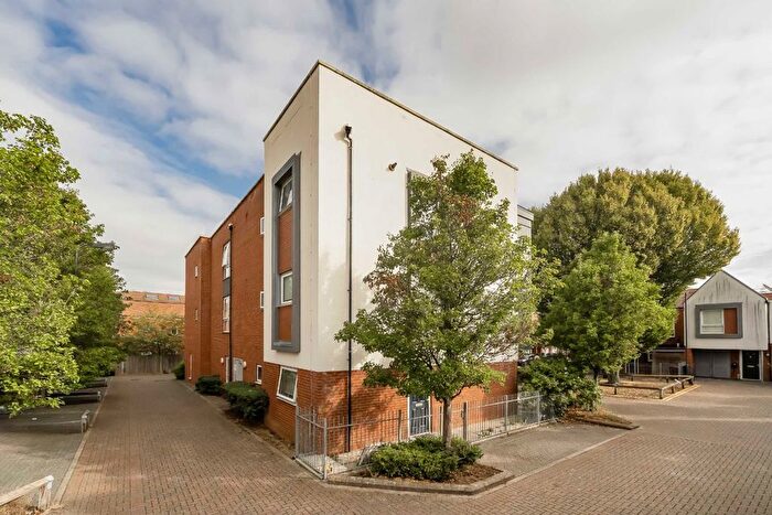1 Bedroom Flat For Sale In Pelican Drive, Harrow, HA2