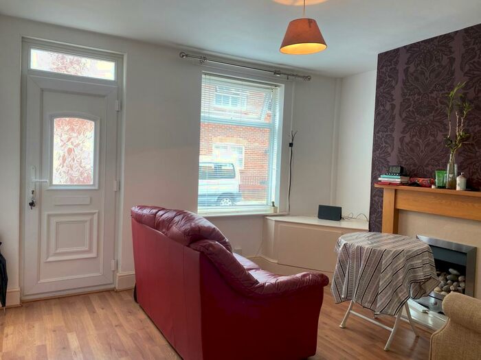 2 Bedroom House To Rent In North Street, Chester, CH3