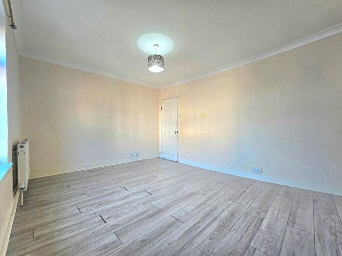 2 Bedroom Apartment To Rent In Whitehorse Road, Croydon, London, CR0