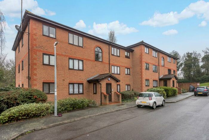 1 Bedroom Flat To Rent In Winston Close Greenhithe, DA9