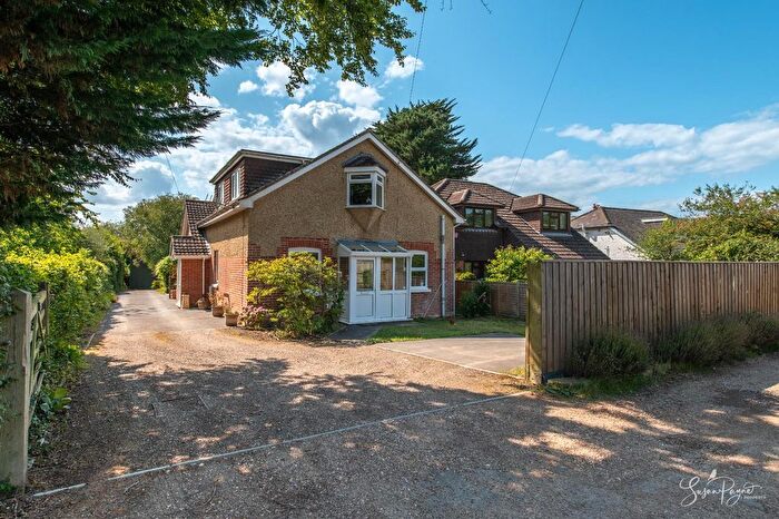 5 Bedroom Detached House For Sale In Gravel Pit Road, Wootton Bridge, Ryde, PO33