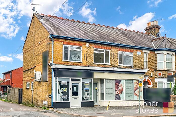 2 Bedroom Maisonette For Sale In Turners Hill, Cheshunt, Hertfordshire, EN8