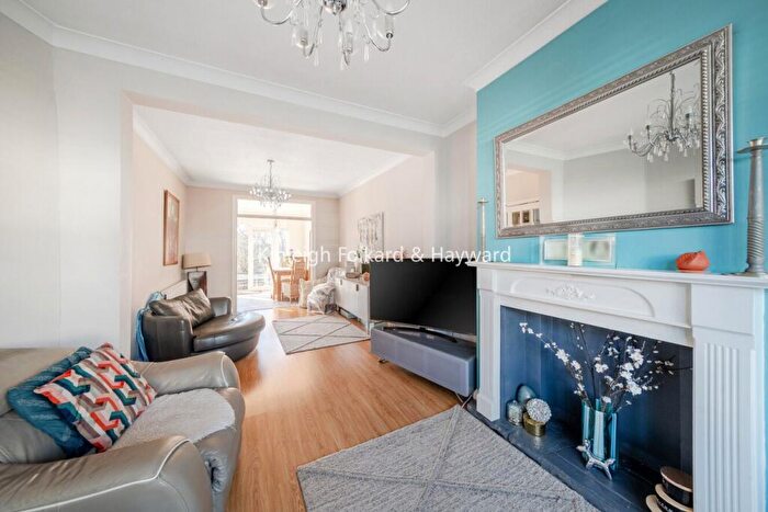 3 Bedroom Semi Detached House For Sale In Hampden Way, Southgate, London, N14