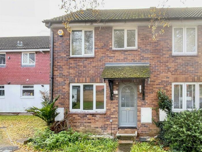 3 Bedroom Property For Sale In Peplow Close, Yiewsley, West Drayton, UB7