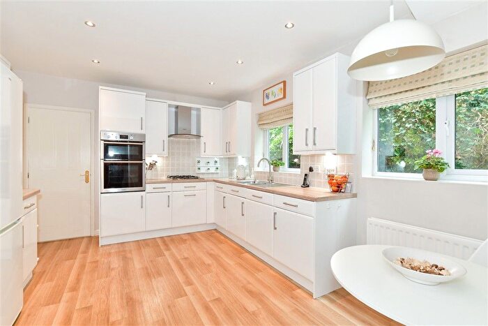 4 Bedroom Detached House For Sale In Garner Drive, East Malling, West Malling, Kent, ME19