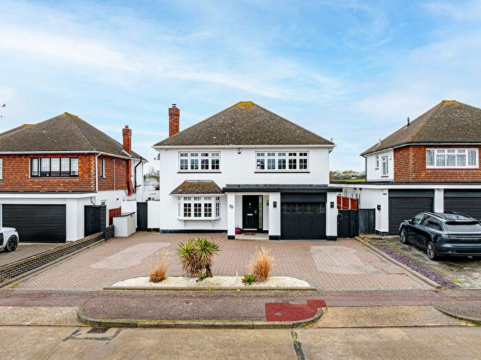 4 Bedroom Detached House For Sale In Wansfell Gardens, Southend-On-Sea, SS1