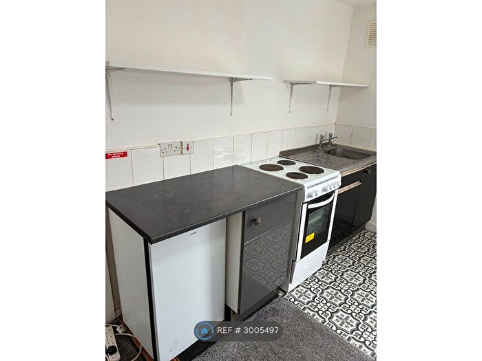 1 Bedroom Flat To Rent In Lower Oxford Street, Castleford, WF10