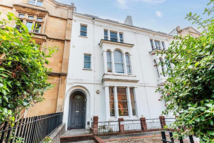 2 Bedroom Flat For Sale In Oakfield Road, Clifton, Bristol, BS8