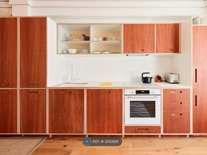 Studio To Rent In Russell Court, London, WC1H