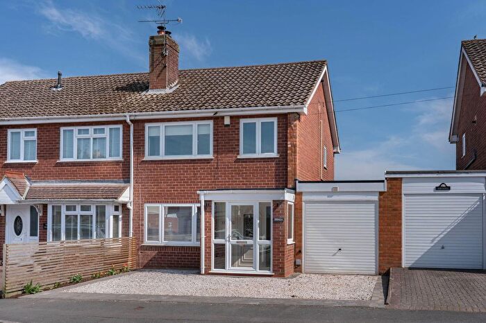 3 Bedroom Semi-Detached House For Sale In Latimer Road, Alvechurch, B48