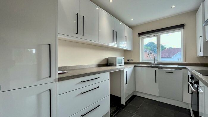 2 Bedroom Apartment To Rent In The Crescent, Sutton, Surrey, SM2