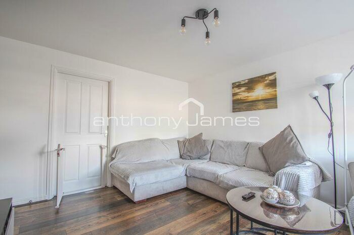 3 Bedroom End Of Terrace House To Rent In Hopkins Close, Dartford, DA1