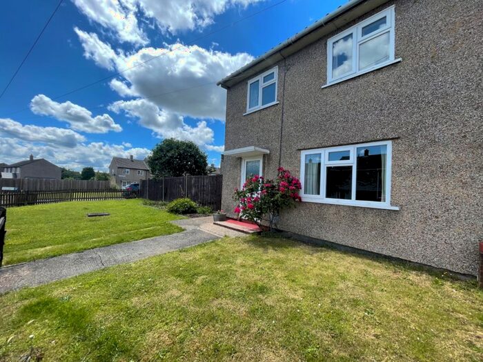 2 Bedroom End Of Terrace House To Rent In Abercorn Road, Luton, Bedfordshire, LU4