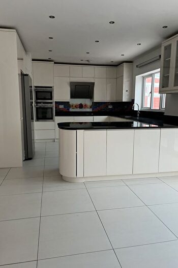 4 Bedroom Semi Detached House For Sale In Swiss Avenue, Watford, WD18