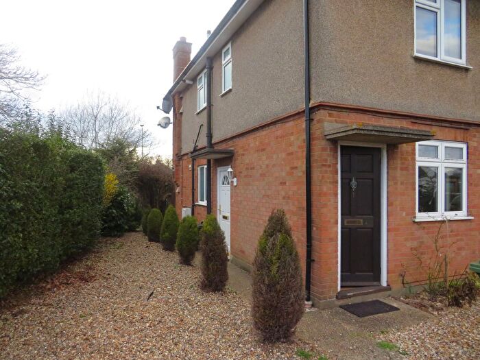 2 Bedroom Flat To Rent In Russell Crescent, Watford, WD25